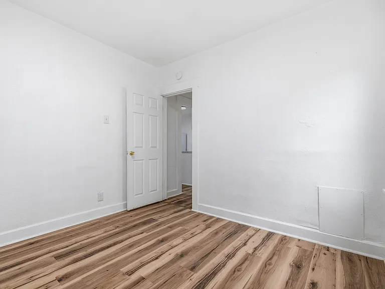 909 Indiana Ave — Photo 14