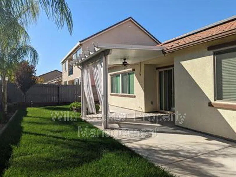 4 bed, 3.0 bath, 2161 sqft, $2,995 — Photo 4