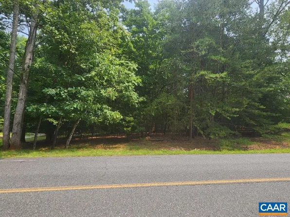 29 Barrett St, Palmyra, VA 22963