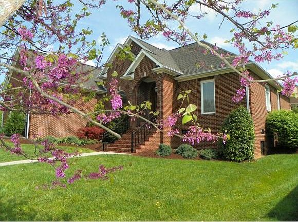 1st image of 219 Creek Side Ct