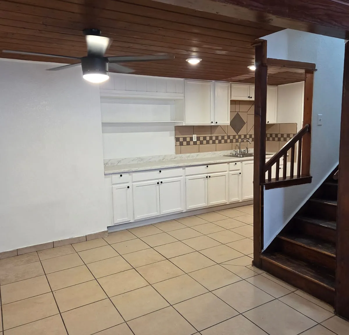 3 bed, 800 sqft, $1,300 — Photo 4