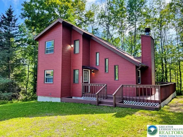11 Meadowview Dr, Lake Ariel, PA 18436