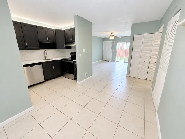 3253 NW 104th Avenue, Coral Springs, FL 33065