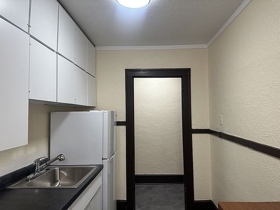 3rd image of 1319 Charles St APT 7