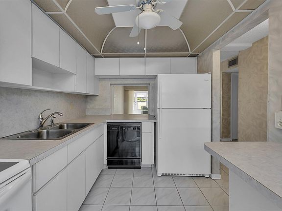 4th image of 3211 NE 8th Street #104E