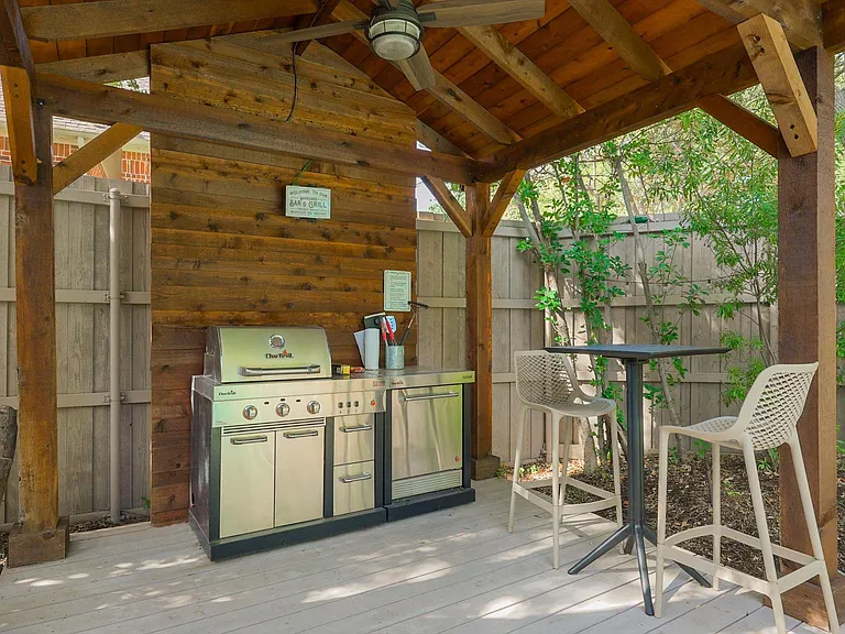 1811 Forest Meadow Ln — Photo 50