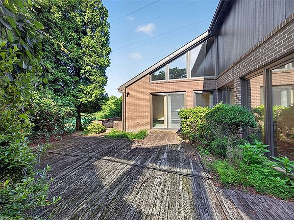 3rd image of 138 Monticello Dr