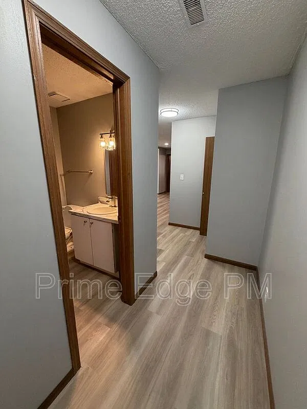 2 bed, 2.0 bath, 935 sqft, $1,100 — Photo 2