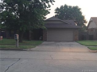 1906 N Birch St, Owasso, OK 74055