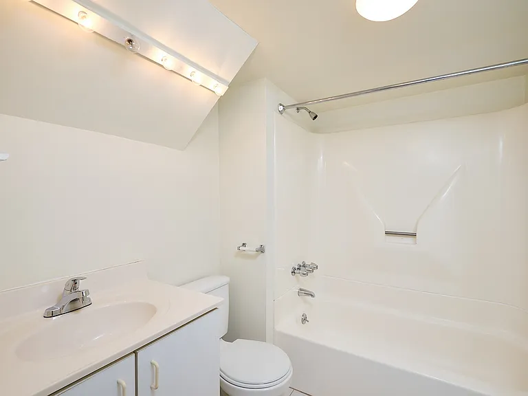 1600 Foxhall Rd NW — Photo 35