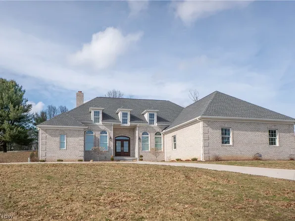 6443 Hills And Dales Rd NW, Canton, OH 44708