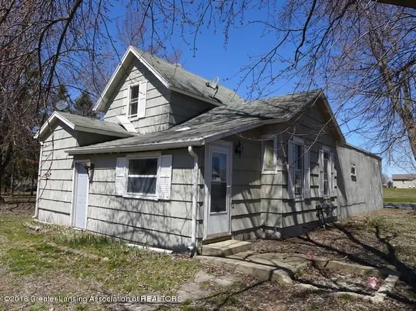 5884 Round Lake Rd, Laingsburg, MI 48848
