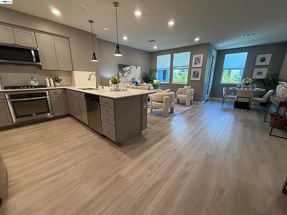 2nd image of 558 Clover Cir