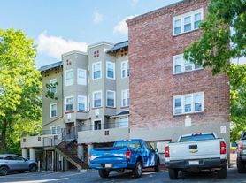 73 Almont, 3 beds  1.0 baths (1050 sqft)