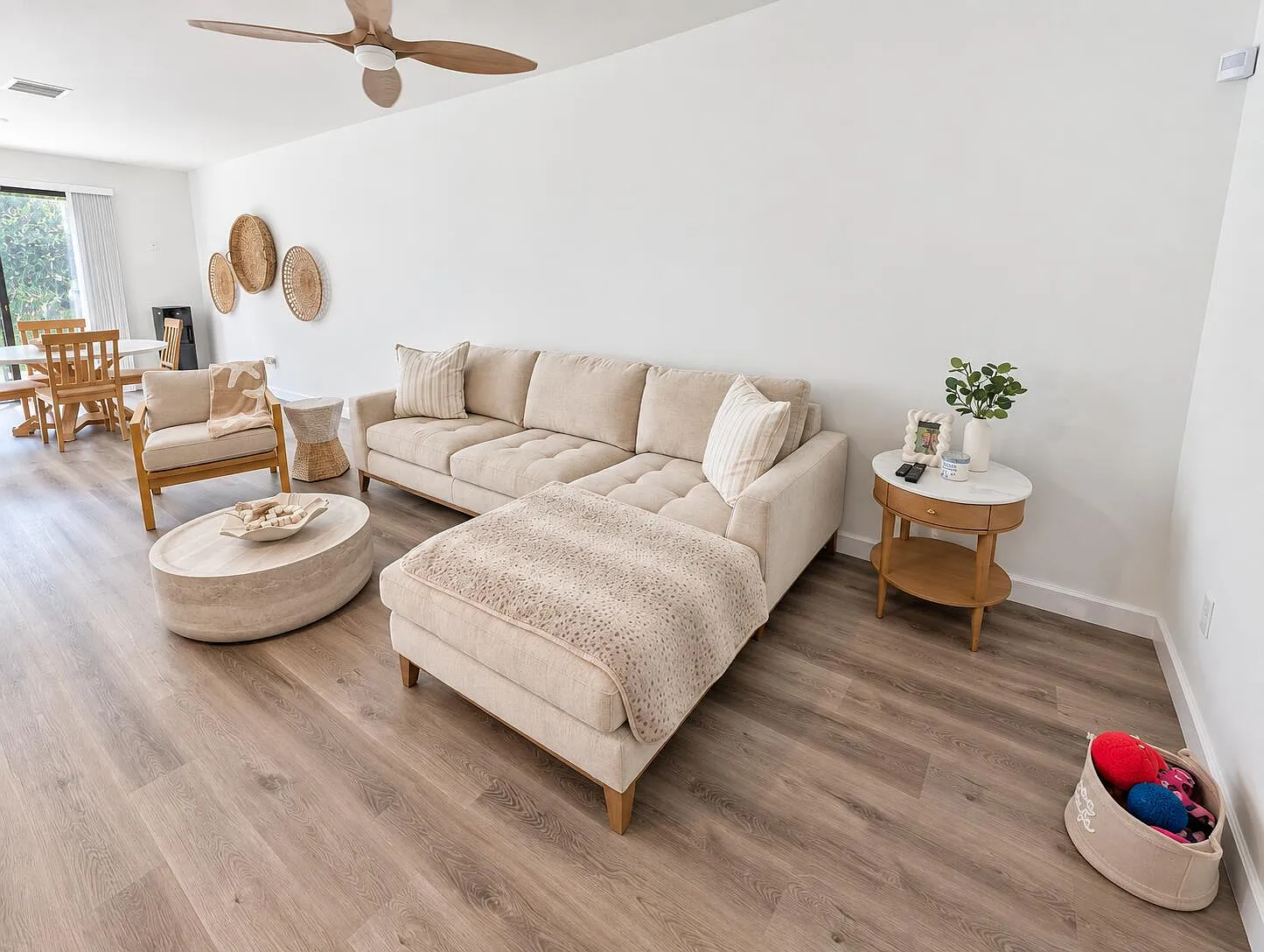 3 bed, 2.5 bath, 1640 sqft, $3,850 — Photo 3