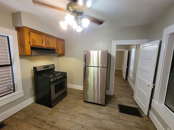 4th image of 820 Broadway St