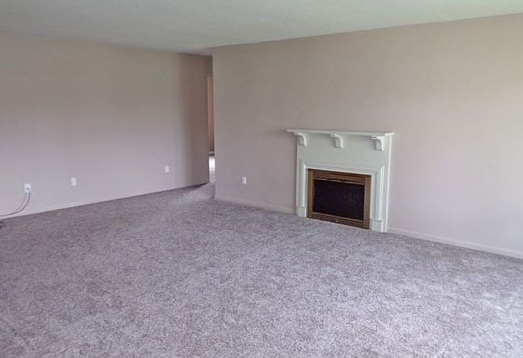 4th image of 1827 College Ave