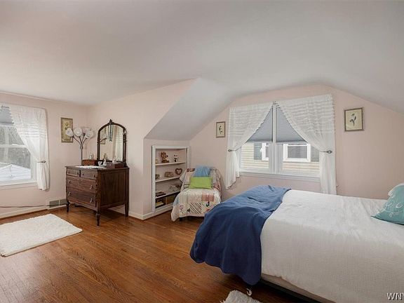 4th image of 152 W Fillmore Ave