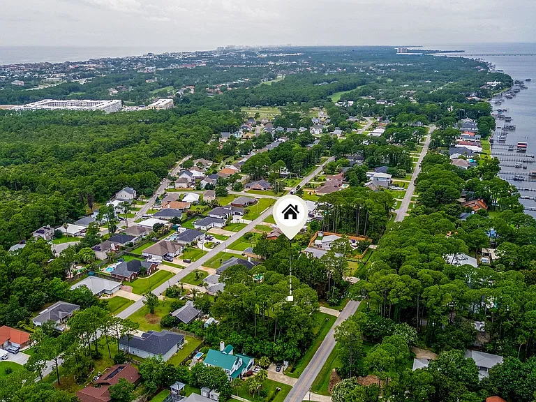 615 Shore Dr — Photo 4