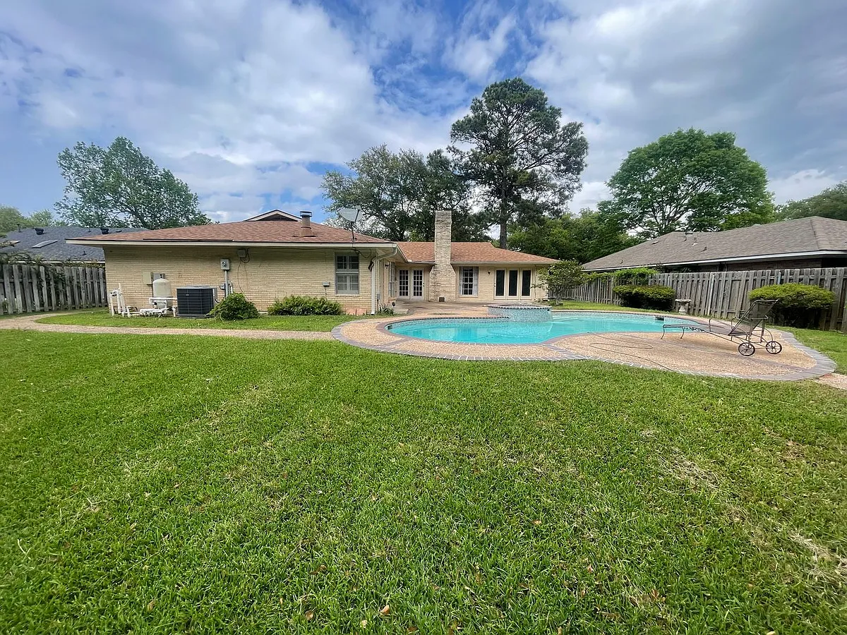 Building Photo - 7416 Camelback Dr