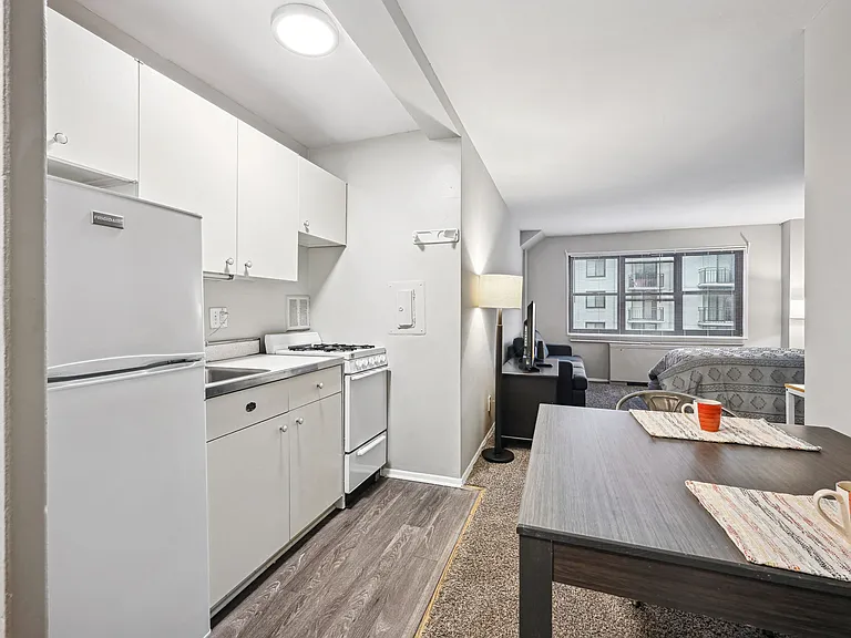 Standard Package: Kitchen in the Tier 6 Studio Layout