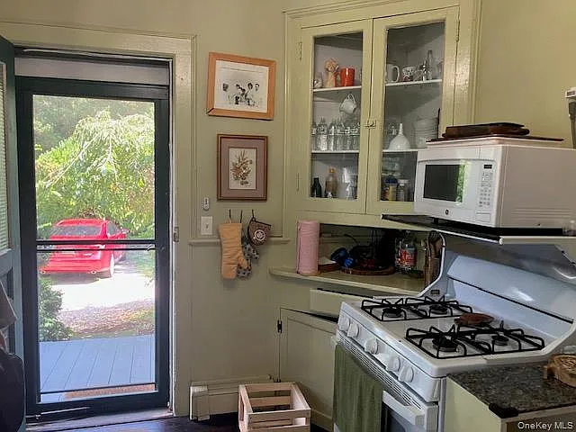 332 Franklin Ave — Photo 4