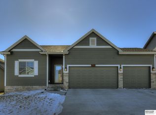 18609 Willow St, Omaha, NE 68136