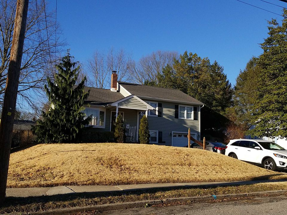 2nd image of 152 Hawthorne Dr