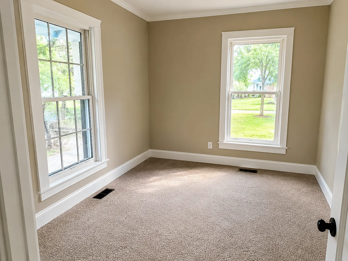 3 bed, 1.0 bath, 1770 sqft, $1,205 — Photo 2