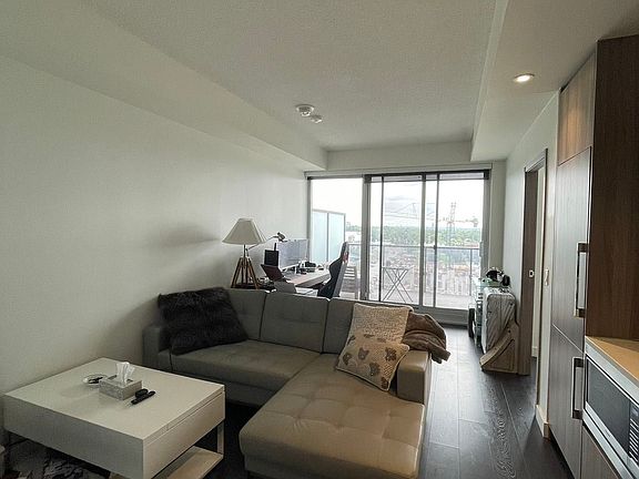 3rd image of 85 McMahon Dr #1011