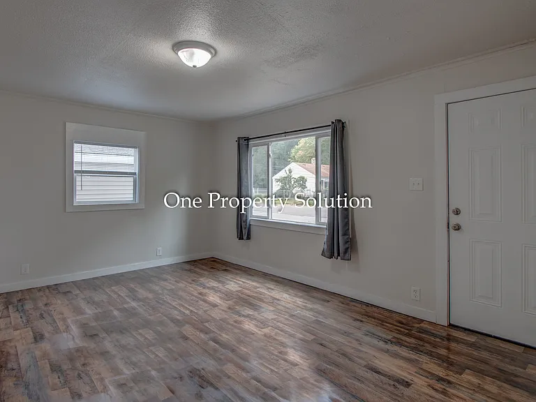614 N Calumet Ave — Photo 6
