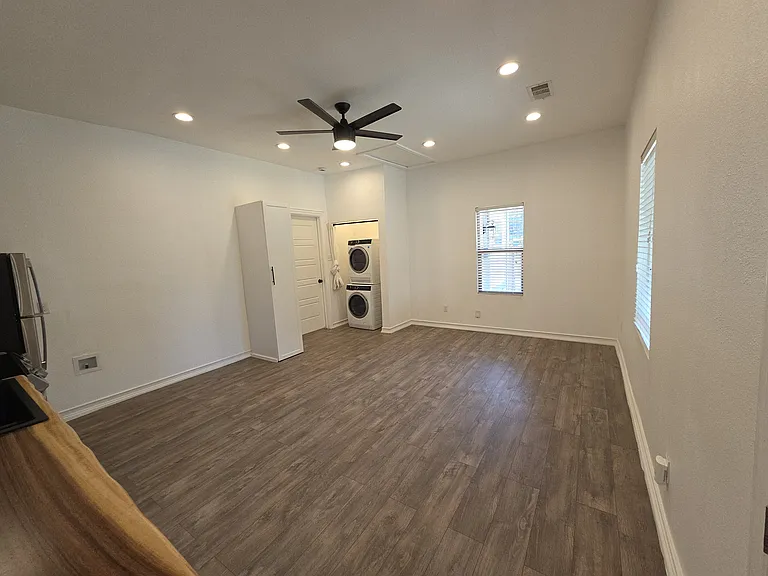 127 W 8th St #25 — Photo 8