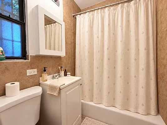 Bathroom, photo 1