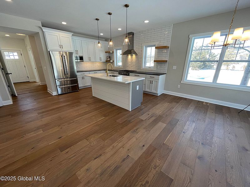 4th image of 14 Avalon Way