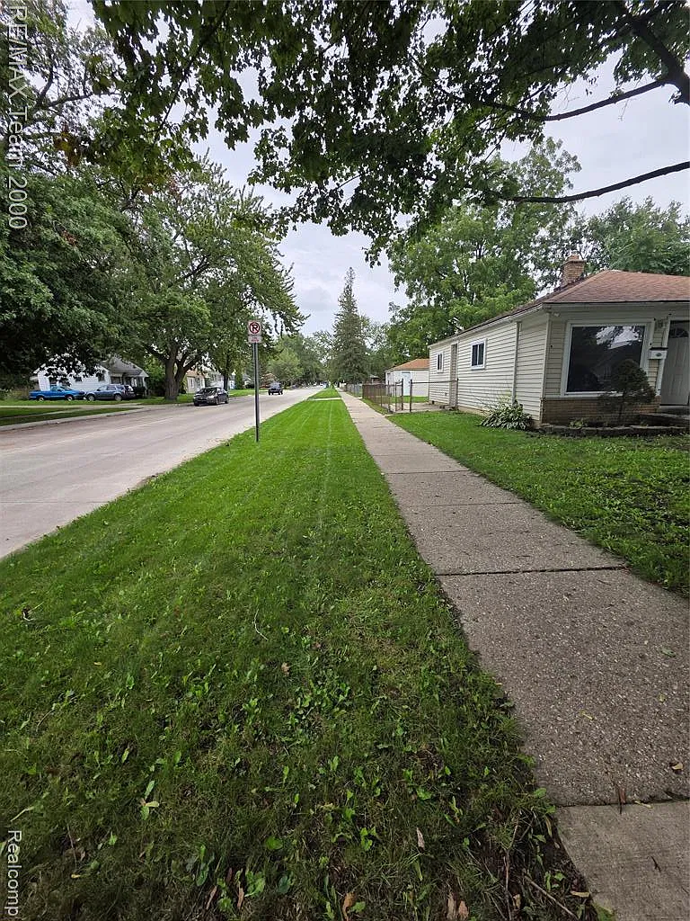 3 bed, 1.0 bath, 1000 sqft, $1,600 — Photo 4