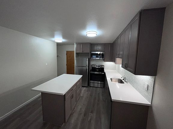 3rd image of 456 Wayne Ave #38