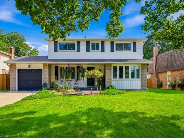 4 Royal Orchard Cres, Saint Catharines, ON L2N 4E9