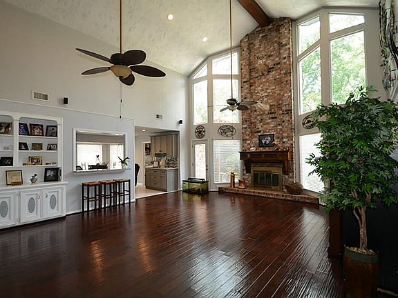 4th image of 11714 Idlebrook Dr