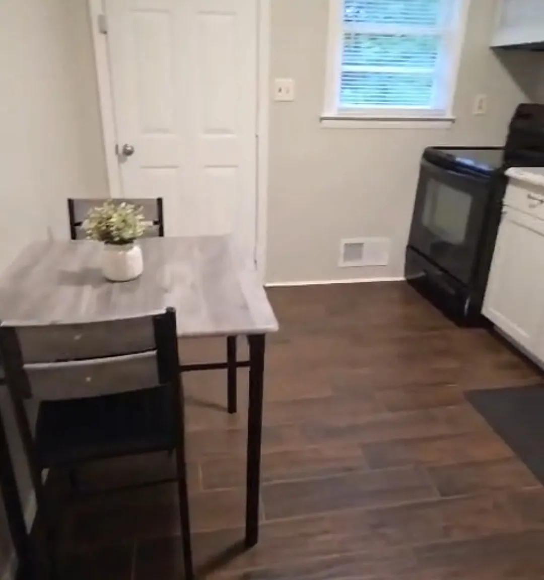 2 bed, 700 sqft, $1,550 — Photo 4