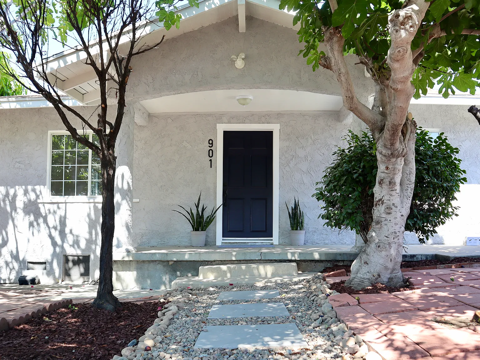 901 N Ditman Ave — Photo 1