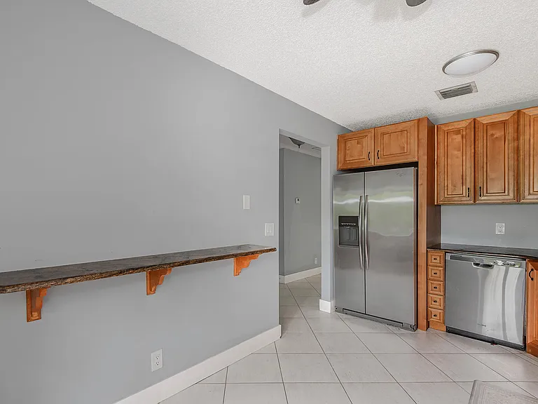161 Meadows Dr #161 — Photo 4