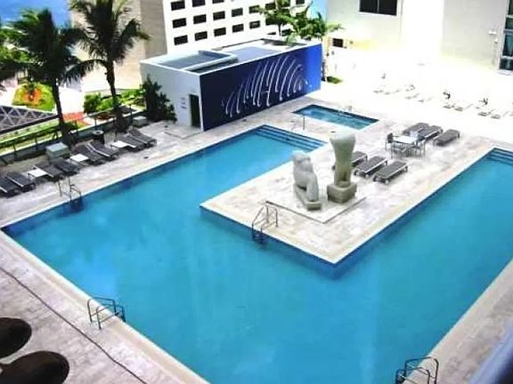 4th image of 325 Biscayne Blvd #10