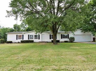 2567 E Warrenton Rd, Haubstadt, IN 47639