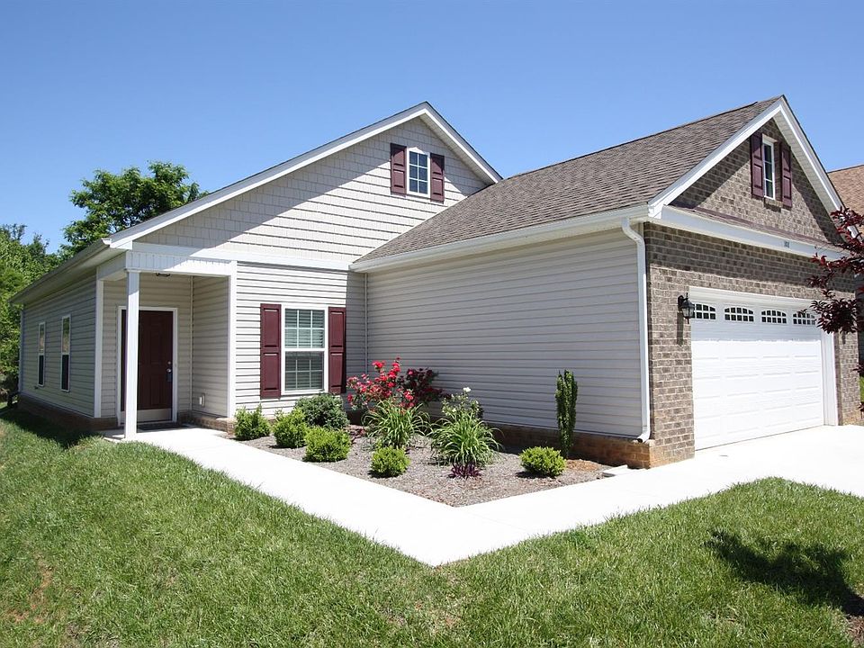 1st image of 102 Red Maple Ct