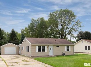 2011 Ridgeview Dr, Davenport, IA 52806