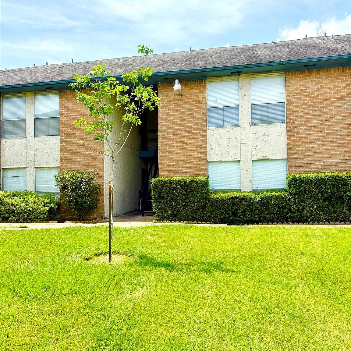2 bed, 2.0 bath, 1024 sqft, $1,000 — Photo 1