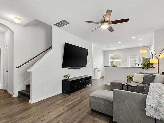 4th image of 976 Rice Dr