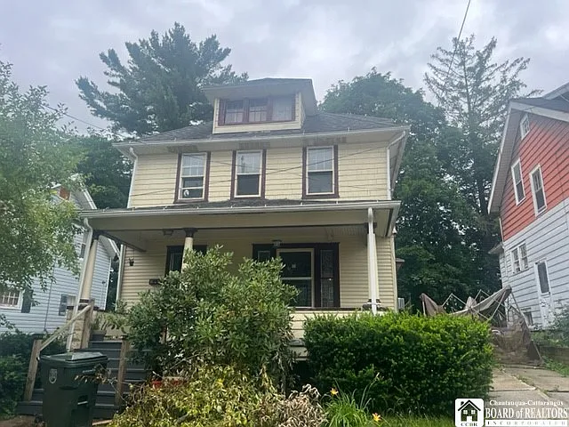18 Myers Ave photo 1