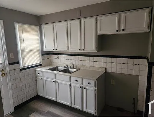 10216 Ashbrook Dr — Photo 3