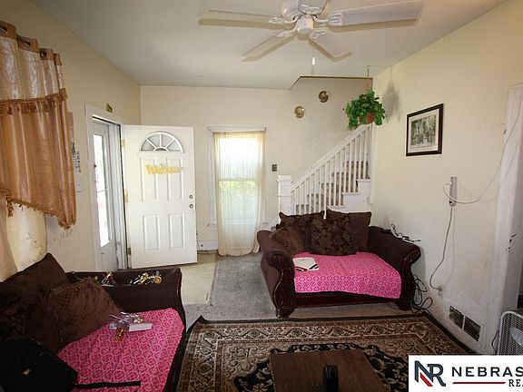 2nd image of 842 W A St